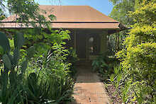 Grüner Außenbereich im iKWETA Safari Camp