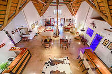 Lounge von oben in der Needles Safari Lodge