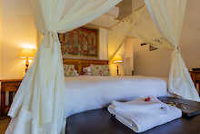 Doppelbett im Needles Safari Camp