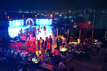 Tag 8: Monumente und Erinnerungsorte