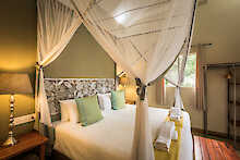 Doppelbett im Robins Camp