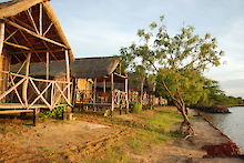 Hütten des Camp Solidaire Faoye