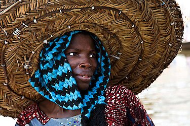 Tofinu-Frau aus dem dorf Gamvié am Nokoué-See, Benin