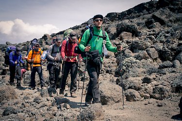 Das Kipemanjaro-Team auf dem Weg zum Lava-Tower