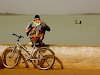 Fahrradpause am Fluss