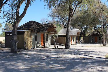 Gebäude der Khwai Lodge von außen
