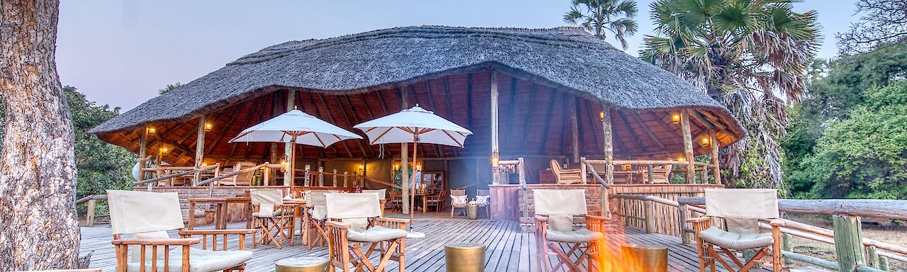 Mbali Mbali Katavi Hauptgebäude mit Feuerstelle