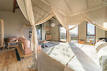 Doppelzimmer mit Aussicht der Rhino Ridge Lodge