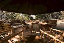 Lounge des Xobega Island Camps