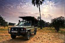 Mbali Mbali Katavi Safarifahrzeug Frontansicht