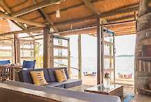 Sitzlounge im Tanganyika Lake Shore Lodge