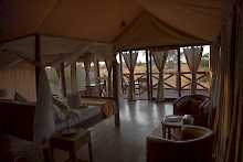 Zelt Innenansicht mit Ausblick in der Tarangire Simba Lodge