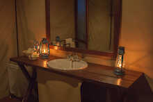 Badezimmer im Zelt in der Tarangire Simba Lodge