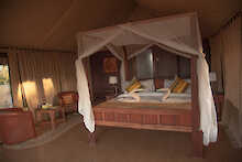Doppelbett in der Tarangire Simba Lodge