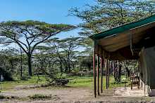 Aussenbereich Gästezelt im Ang’ata Migration - Ndutu Camp