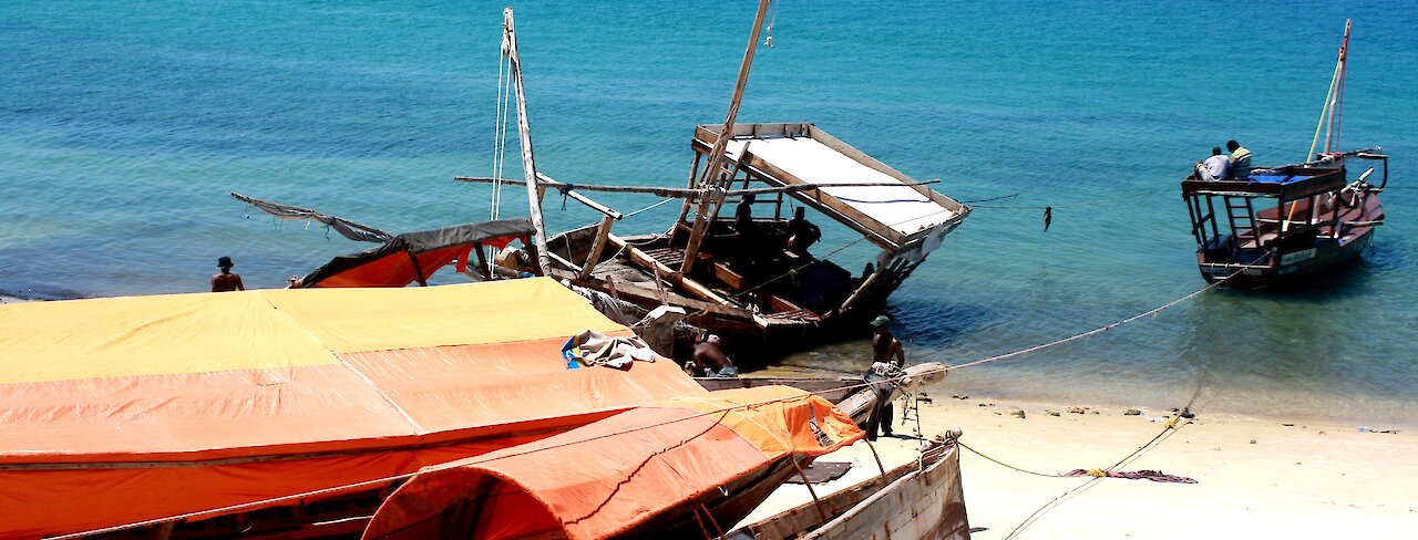 Boot am Strand von Sansibar