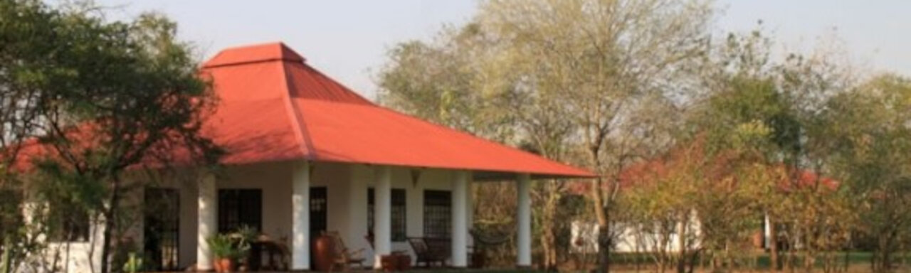 Außenanblick auf die Mbuyuni Farm Retreat Unterkunft