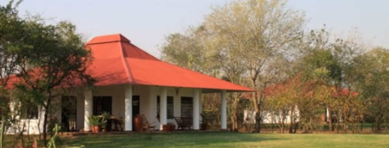 Außenanblick auf die Mbuyuni Farm Retreat Unterkunft