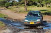Mietwagen am Fluss durchqueren