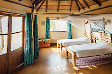 Große Zimmer mit zwei Betten