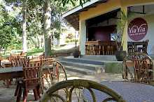 Gemütliche Bar im Garten