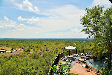 Victoria Falls Safari Lodge Wasserloch mit Swimming Pool