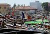 Bunte Fischerboote im Hafen