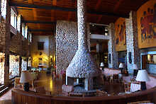 Gemütliche Feuerstelle in der Salt Lick Safari Lodge