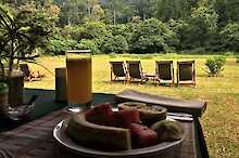 Speisen mit Blick auf den Udzungwa-Mountains-Nationalpark