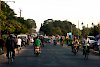 Straßenszene mit vielen Rollerfahrer in Dar-es-Salaam Tansania
