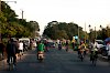 Straßenszene mit vielen Rollerfahrer in Dar-es-Salaam Tansania