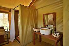 Badezimmer im Kenzan Tented Camp Ndutu Zelt