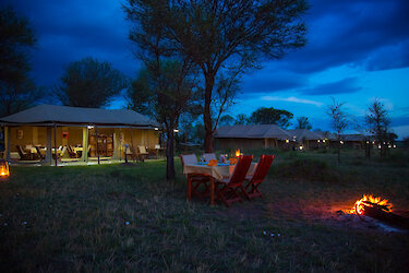 Kenzan Mara Tented Camp Unterfünfte am Abend und mit Möglichkeit zum Lagerfeuer