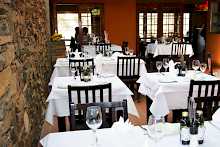 Restaurant des Klein Windhoek Guesthouse mit gedeckten Tischen