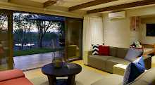 gemütlicher Wohnbereich der Victoria Falls Safari Suite