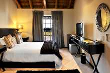 Terrace Suite mit Doppelbett gemütlich eingerichtet im Grand Roche Hotel