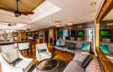 Bar und Lounge im Winchester Mansions Hotel