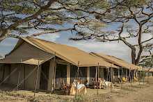 Restaurantzelte mit Außenbereich im Serengeti Explorer Camp