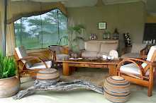 Lounge mit gemütlicher Einrichtung im Kicheche Bush Camp