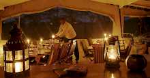 Restaurantzelt mit romantischer Beleuchtung im Kicheche Bush Camp